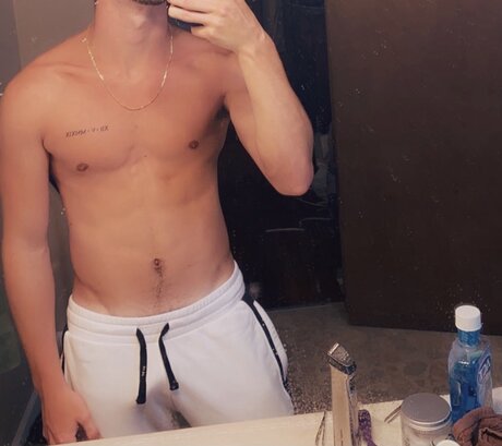 Foto desnuda filtrada de OnlyFans de Jamesgray