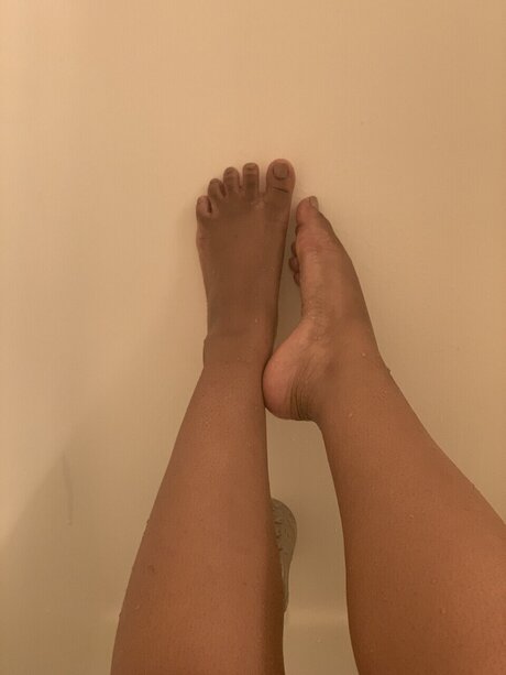 Foto desnuda filtrada de OnlyFans de Lickmyfeet13