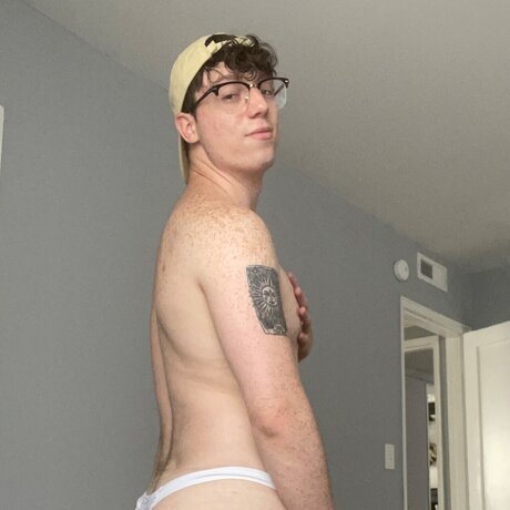Foto desnuda filtrada de OnlyFans de James