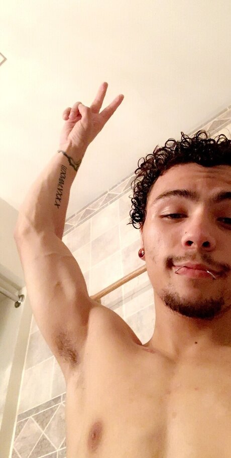 Foto desnuda filtrada de OnlyFans de Master Artemis