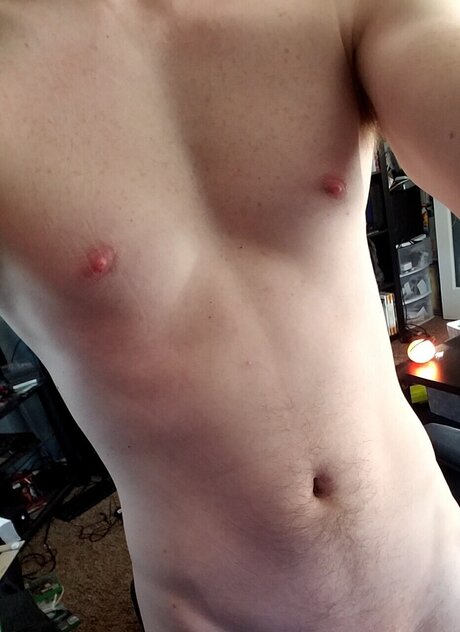 Foto desnuda filtrada de OnlyFans de Simon