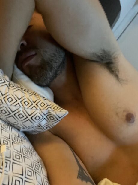 Foto desnuda filtrada de OnlyFans de James