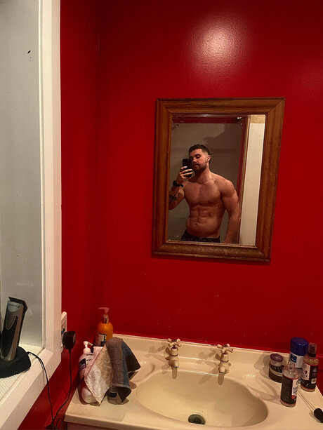 Foto desnuda filtrada de OnlyFans de Tom Cutler