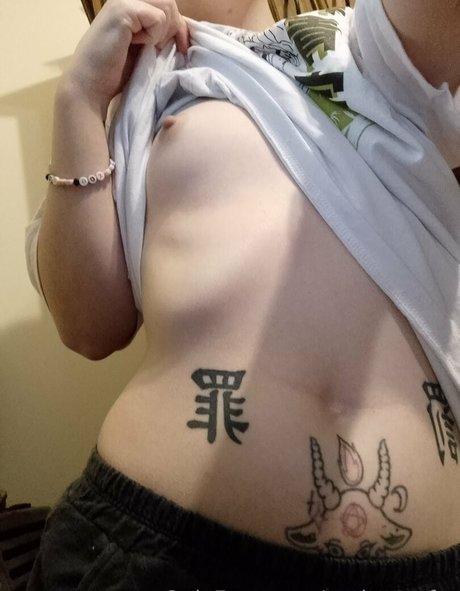 Foto desnuda filtrada de OnlyFans de Petiteenfer