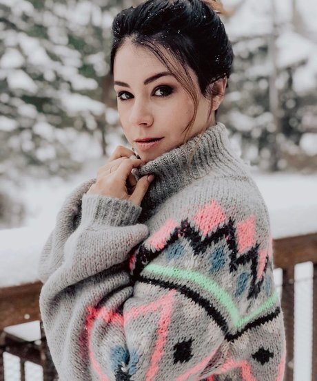 Jillian Rose Reed