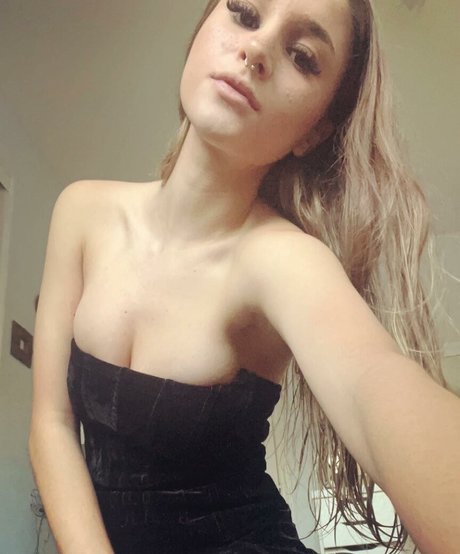 Foto desnuda filtrada de OnlyFans de Fikikikie