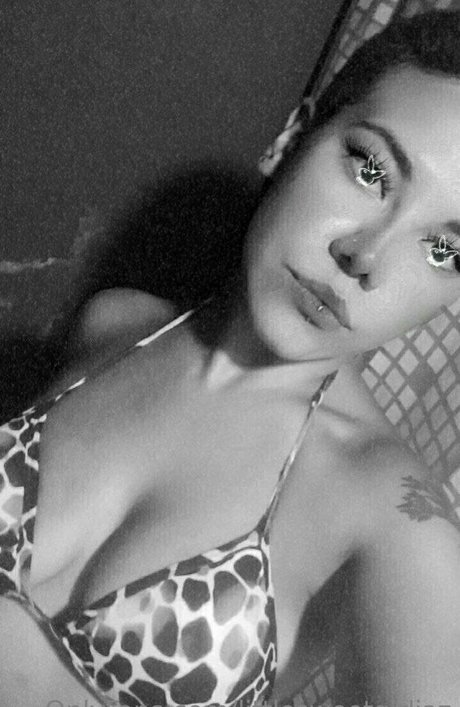 Foto desnuda filtrada de OnlyFans de Littlesweetgirljaz