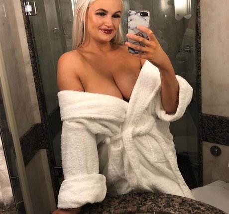Foto desnuda filtrada de OnlyFans de Zandra May