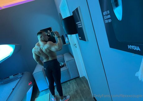Foto desnuda filtrada de OnlyFans de Flexxxcouple