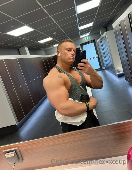 Foto desnuda filtrada de OnlyFans de Flexxxcouple