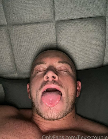 Foto desnuda filtrada de OnlyFans de Flexxxcouple