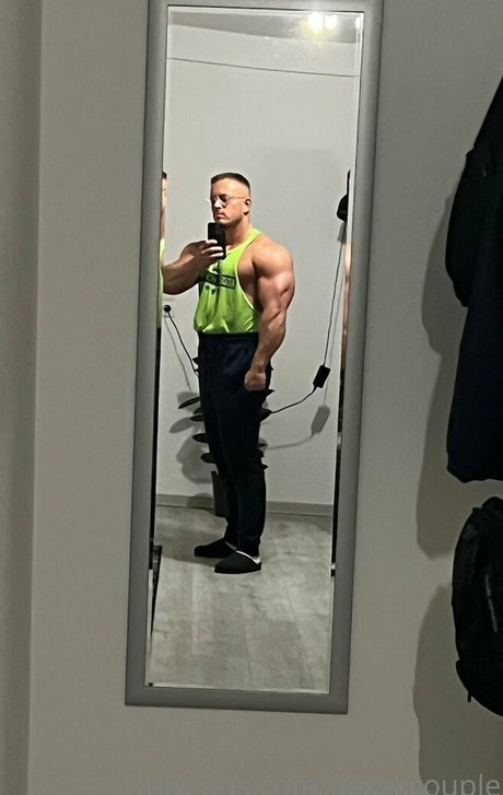 Foto desnuda filtrada de OnlyFans de Flexxxcouple