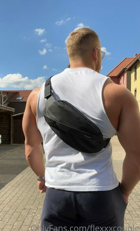 Foto desnuda filtrada de OnlyFans de Flexxxcouple