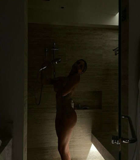 Foto desnuda filtrada de OnlyFans de Raha Vakili