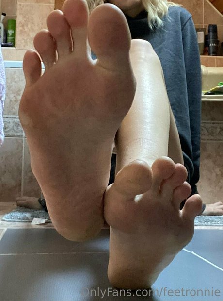 Foto desnuda filtrada de OnlyFans de Feetronnie