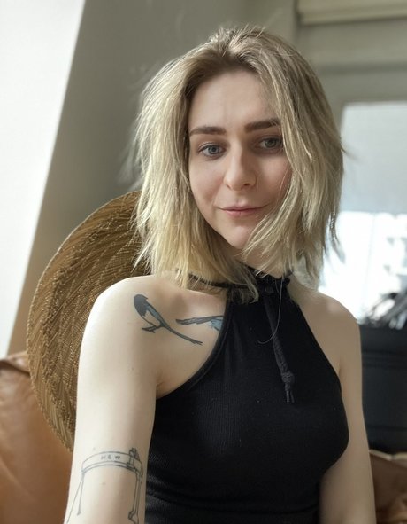 Miss_Crows_Nest