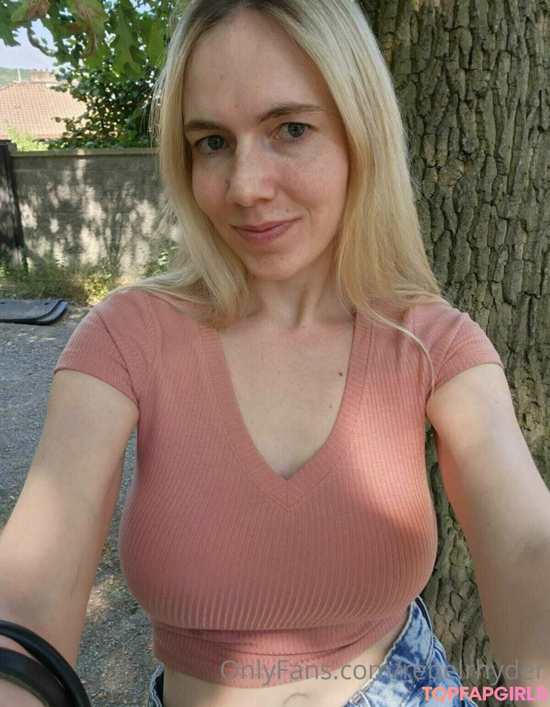 Foto desnuda filtrada de OnlyFans de Rebelrhyder #39 Foto desnuda filtrada de OnlyFans de Rebelrhyder #39