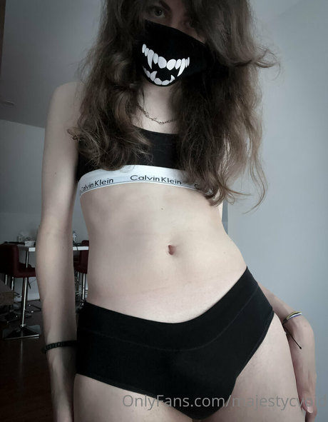 Foto desnuda filtrada de OnlyFans de Majestycvoid