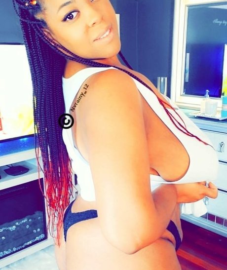 Foto desnuda filtrada de OnlyFans de Nvrainy21