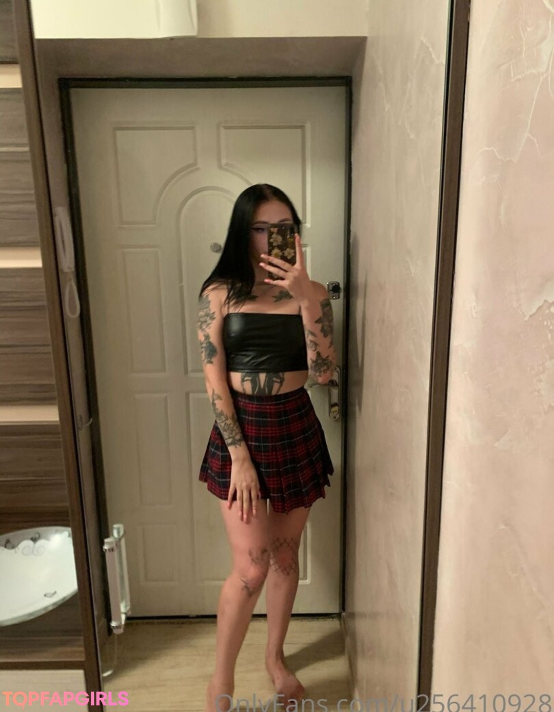 Foto desnuda filtrada de OnlyFans de Alinajuicyb1tch #9 Foto desnuda filtrada de OnlyFans de Alinajuicyb1tch #9