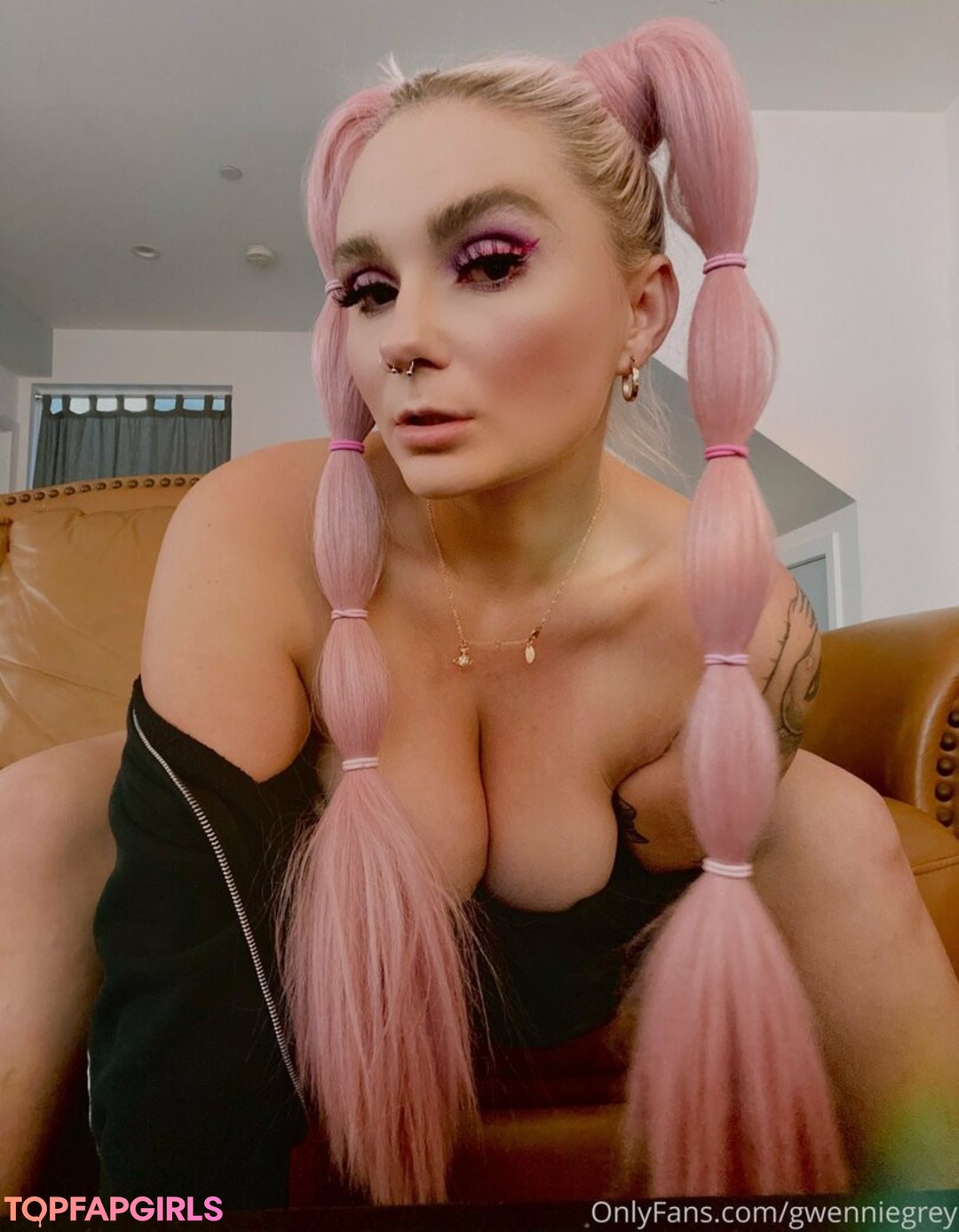 Foto desnuda filtrada de OnlyFans de Gwenniegrey #16 Foto desnuda filtrada de OnlyFans de Gwenniegrey #16