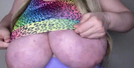 Busty Chloeuk