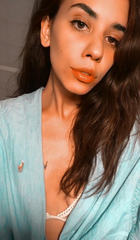 Foto desnuda filtrada de OnlyFans de Vera Kaludi