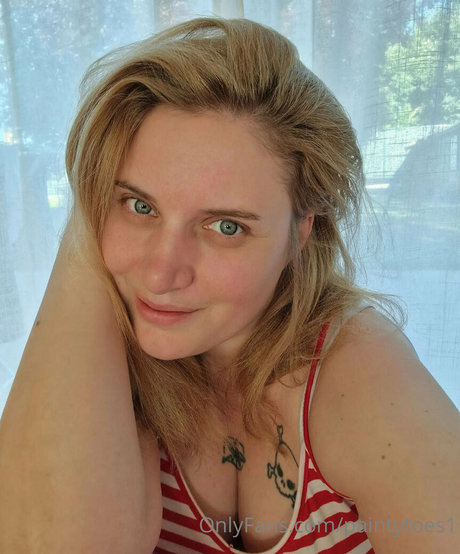 Foto desnuda filtrada de OnlyFans de Paintytoes1
