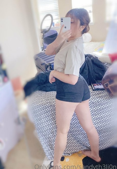 Foto desnuda filtrada de OnlyFans de Sandyth3li0n