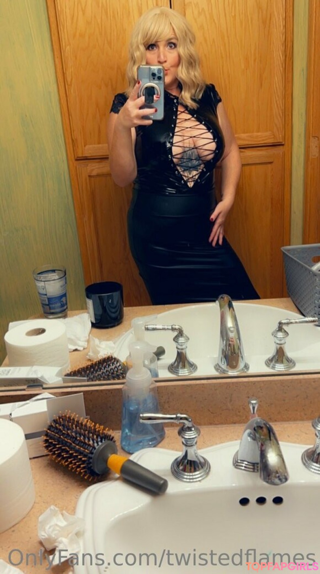 Foto desnuda filtrada de OnlyFans de Twistedflames #8 Foto desnuda filtrada de OnlyFans de Twistedflames #8