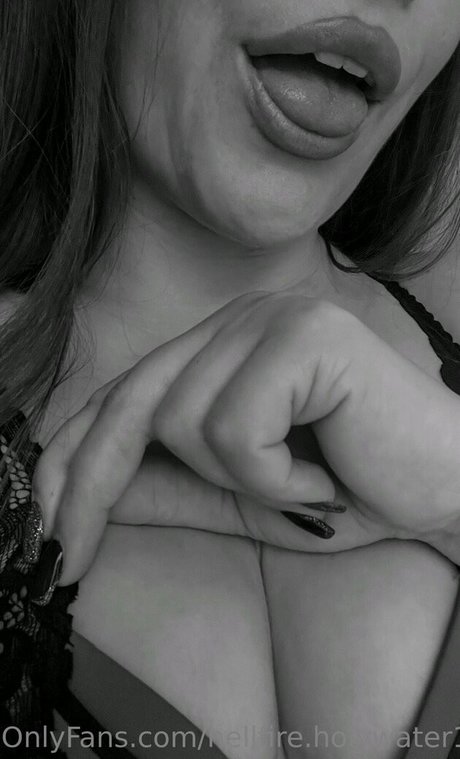 Foto desnuda filtrada de OnlyFans de Hellfireholywater111