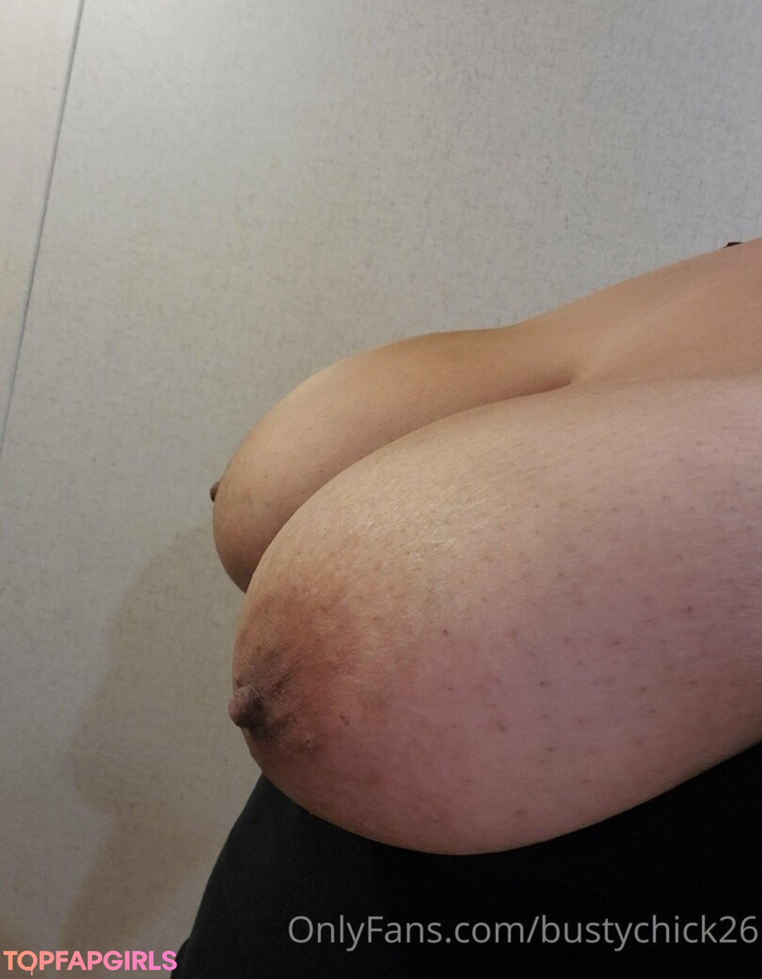 Foto desnuda filtrada de OnlyFans de Bustychick26 #11 Foto desnuda filtrada de OnlyFans de Bustychick26 #11