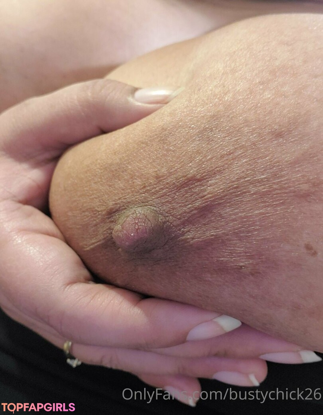 Foto desnuda filtrada de OnlyFans de Bustychick26 #21 Foto desnuda filtrada de OnlyFans de Bustychick26 #21