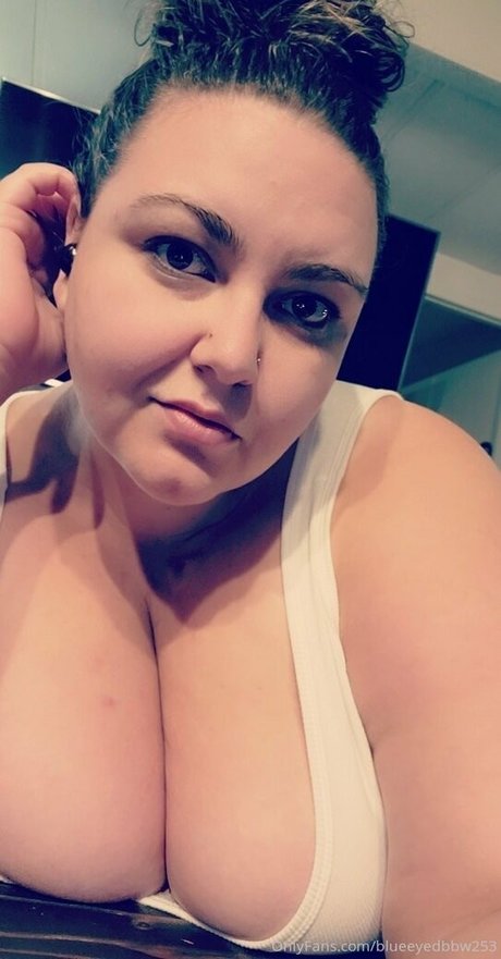 Foto desnuda filtrada de OnlyFans de Blueeyedbbw253