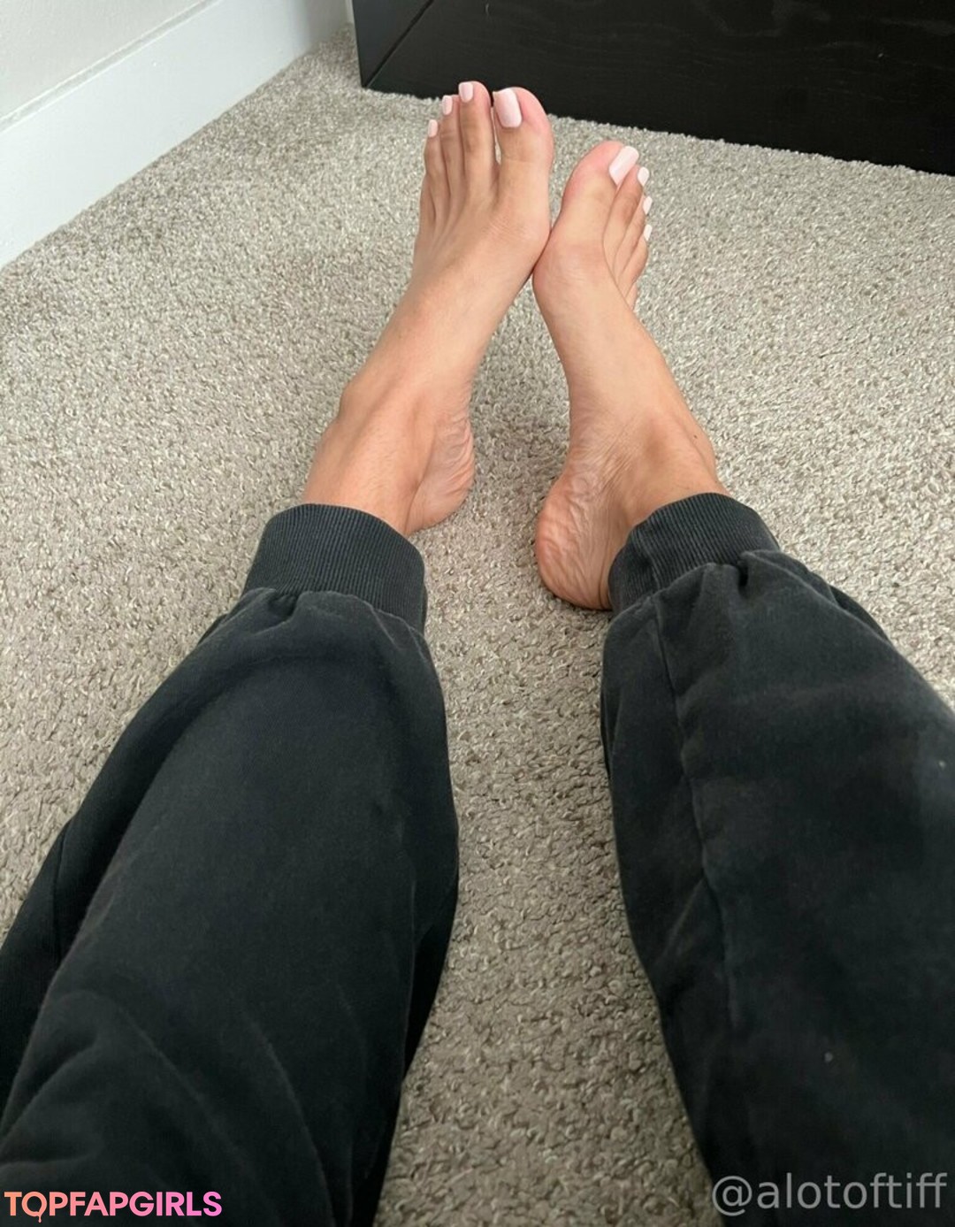 Foto desnuda filtrada de OnlyFans de Alotoftiff #117 Foto desnuda filtrada de OnlyFans de Alotoftiff #117