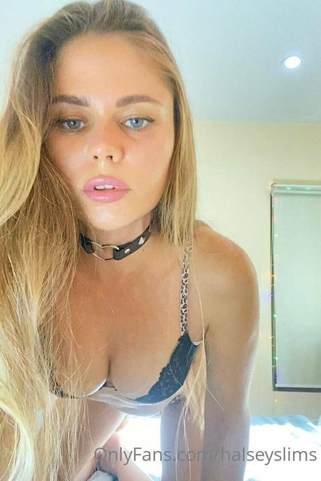 Foto desnuda filtrada de OnlyFans de Halsey Slims