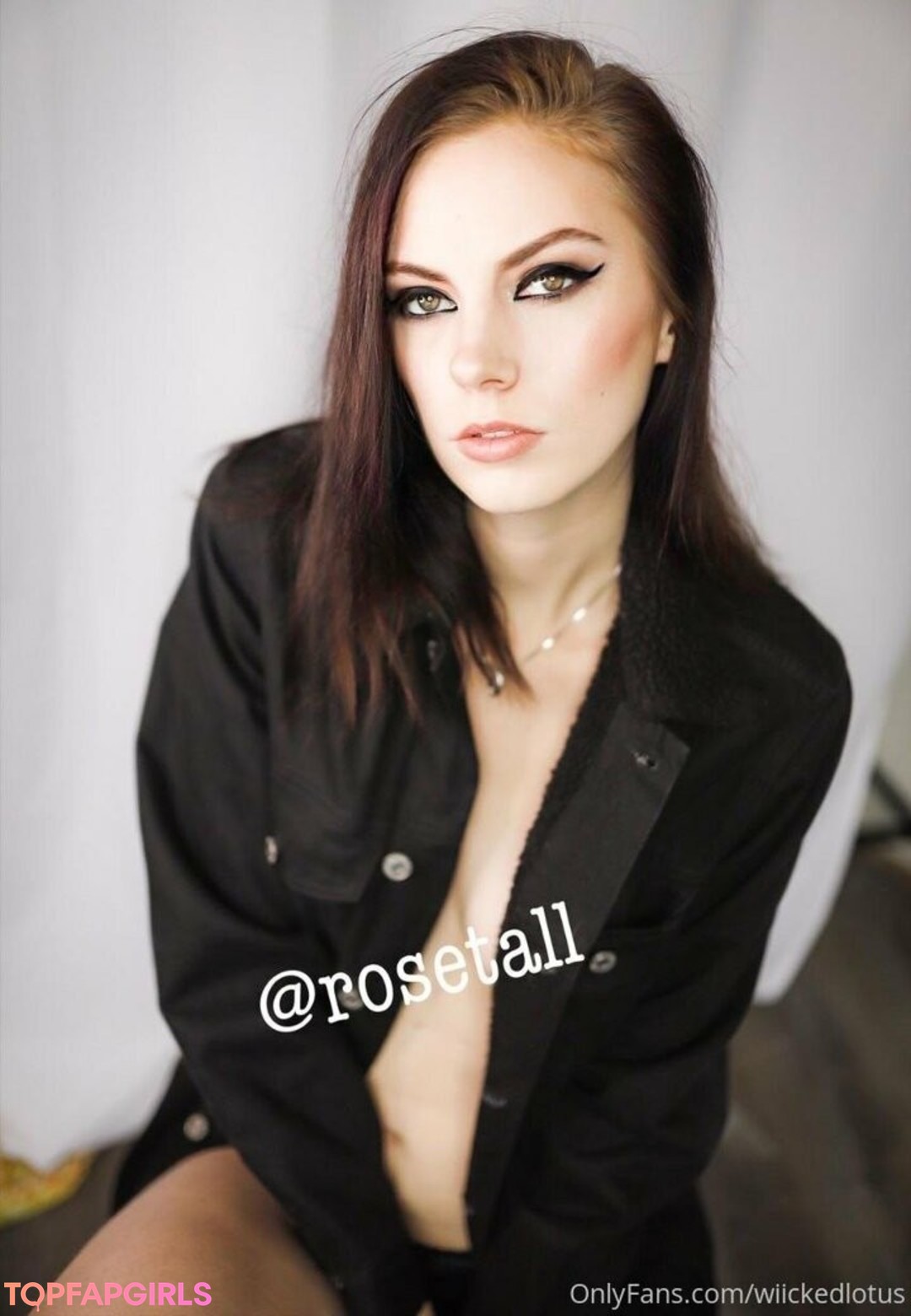 Foto desnuda filtrada de OnlyFans de Wiickedlotus #12 Foto desnuda filtrada de OnlyFans de Wiickedlotus #12