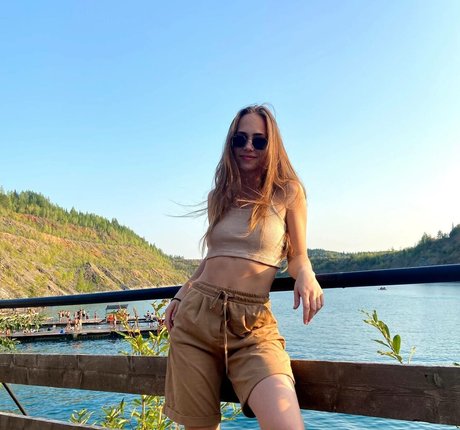 Foto desnuda filtrada de OnlyFans de Alenashuvaeva