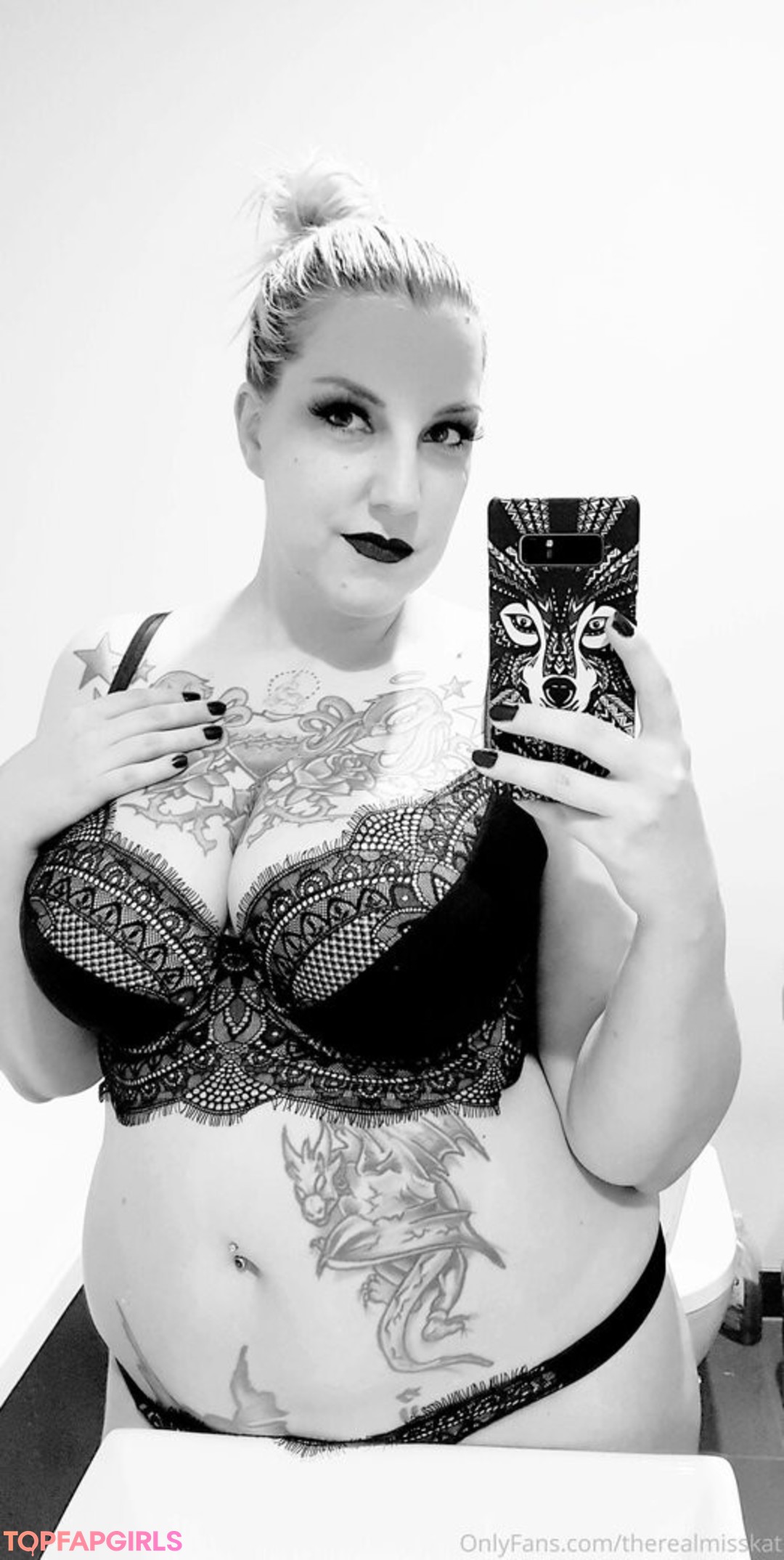 Foto desnuda filtrada de OnlyFans de Therealmisskat #145 Foto desnuda filtrada de OnlyFans de Therealmisskat #145