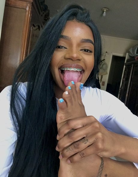Paivaqueenfeet