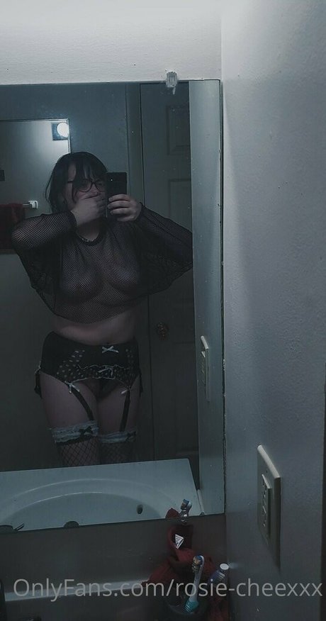 Rosiecheexxx
