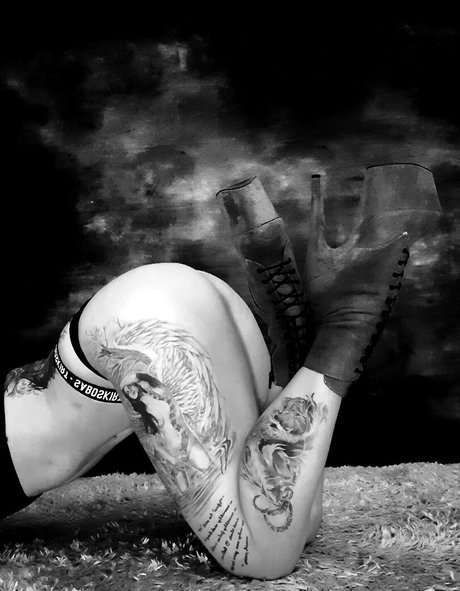 Foto desnuda filtrada de OnlyFans de Larraphoenix