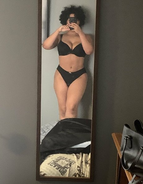 Foto desnuda filtrada de OnlyFans de Melodymonae