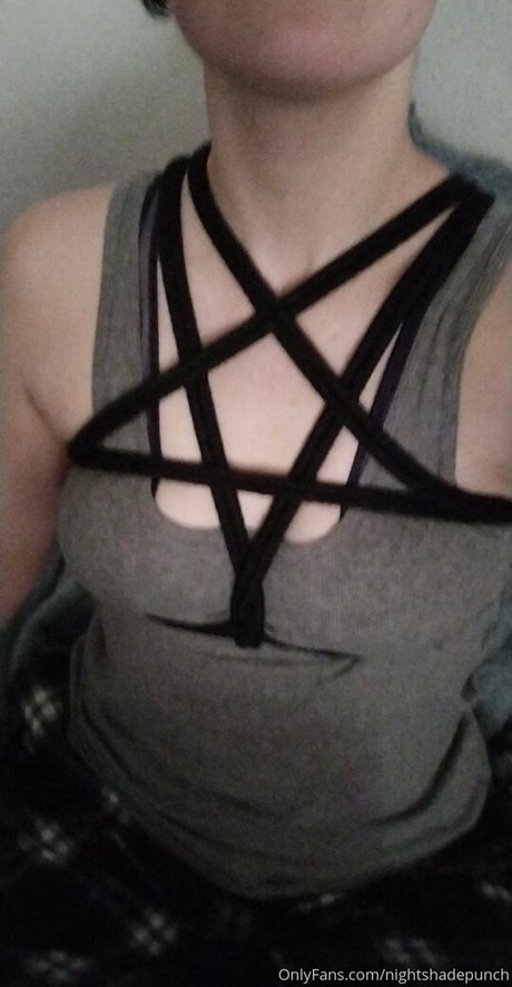 Foto desnuda filtrada de OnlyFans de Nightshadepunch