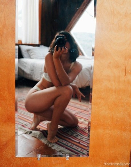 Foto desnuda filtrada de OnlyFans de Thefriendzone