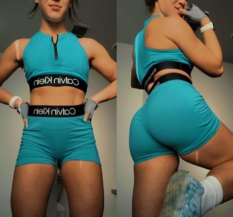 Foto desnuda filtrada de OnlyFans de Asiangrlnextdoor