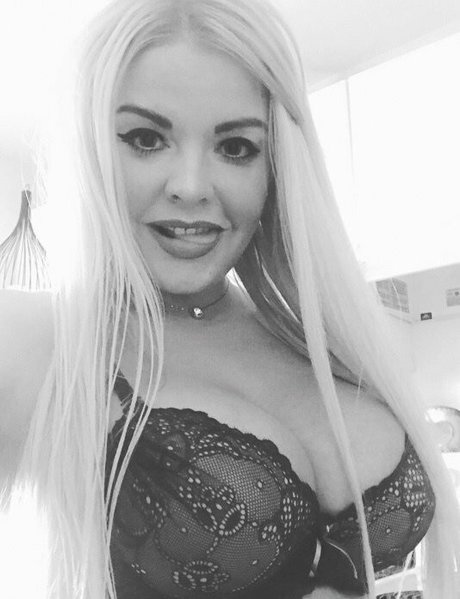 Curvaceous_barbie