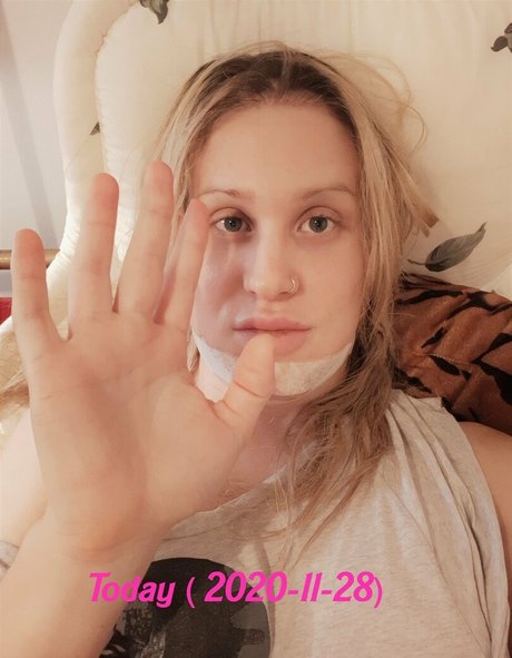 Foto desnuda filtrada de OnlyFans de Avrilvixxxen