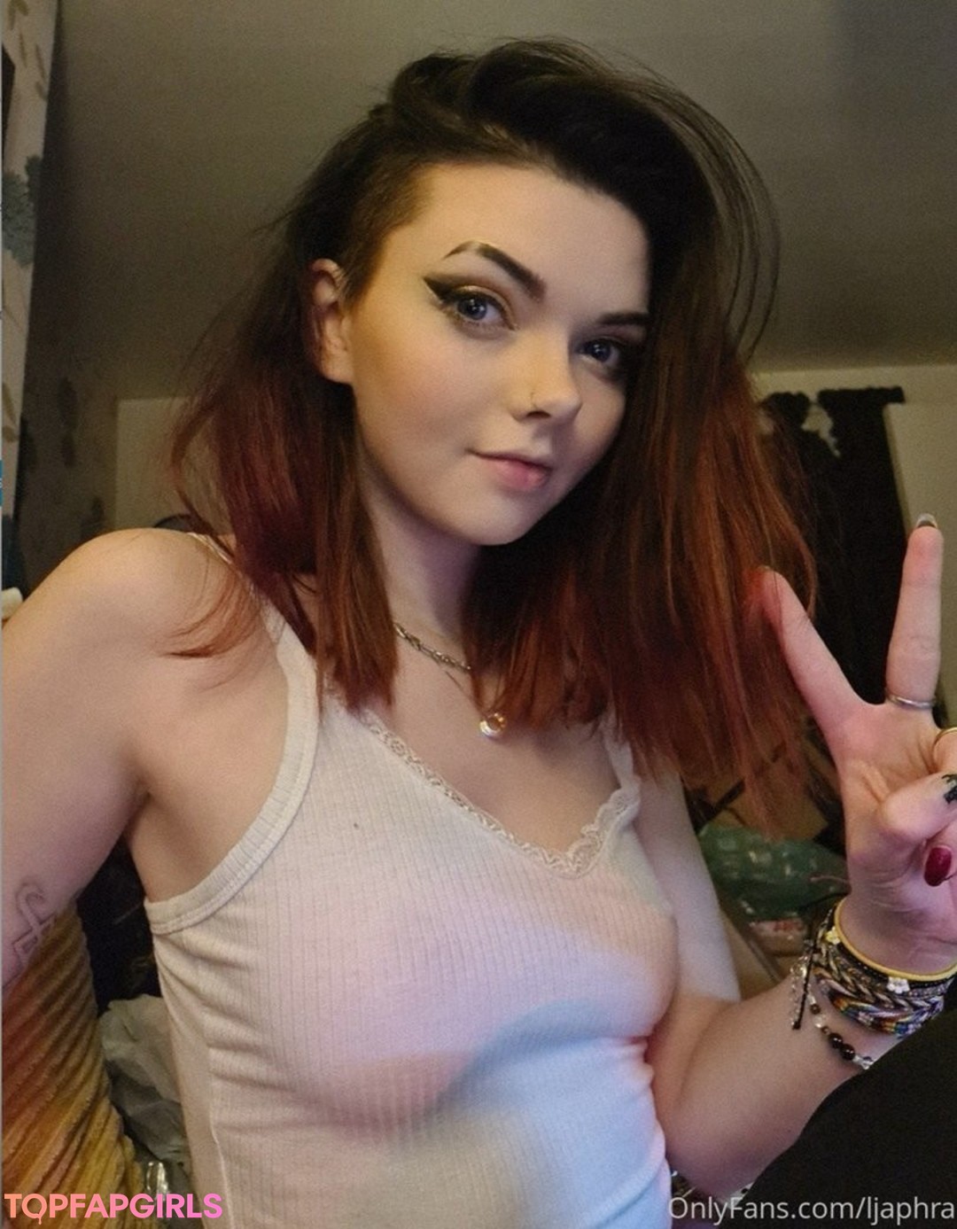 Foto desnuda filtrada de OnlyFans de Louisejulie #39 Foto desnuda filtrada de OnlyFans de Louisejulie #39