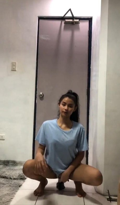 Foto desnuda filtrada de OnlyFans de Riza Loren Carrillo